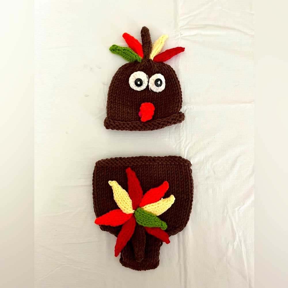 Adorable turkey hat and diaper cover